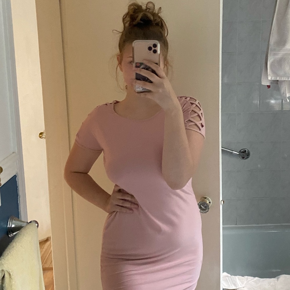 🍓3 for $35🍓pink mini dress, criss cross sleeves